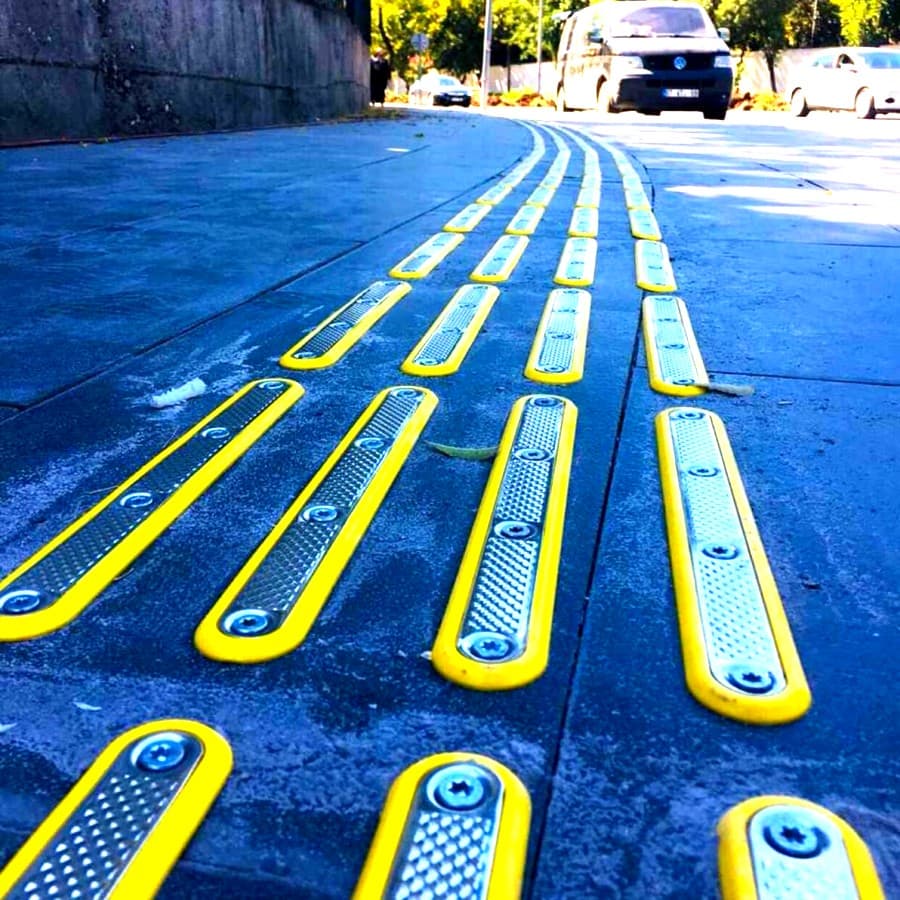 Perceptible Walking Surface (for the Visually Impaired)
